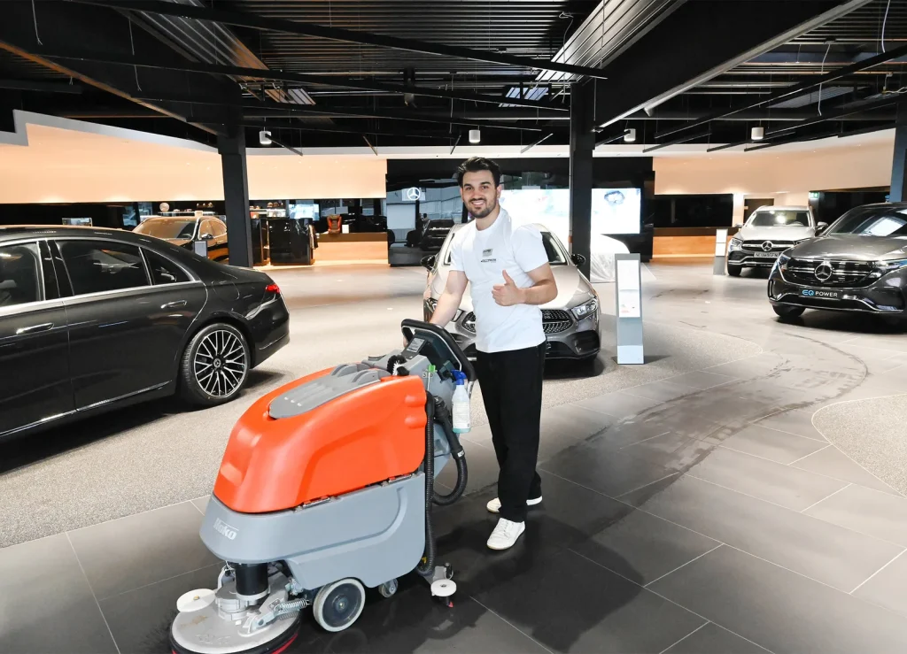 Sonderreinigung harter Bodenbeläge nach dem Bau
